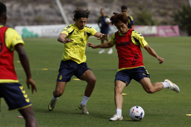 Taisei Miyashiro y Giovanni Bonfanti entrenamiento