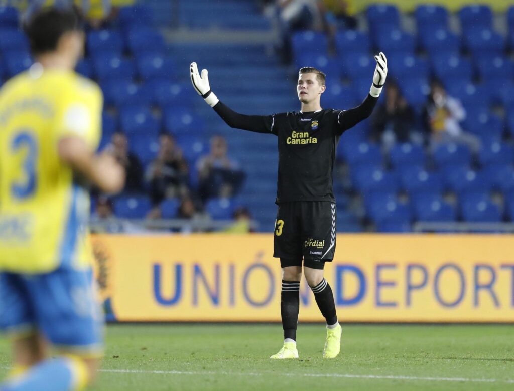 6c5ff55f4b188eaece89d367fb7405cf | udlaspalmas.NET El cancerbero valenciano, actualmente en el Inter de Milán, ha sido citado por Luis de la Fuente para este parón internacional. Al igual que Pedri, Yeremi Pino o Raúl Asencio, pasa del Anexo a representar a España. Estar día a día en el Anexo al Estadio de Gran Canaria y acabar representando a la selección