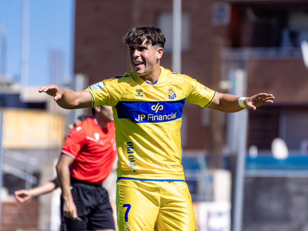Arturo Rodríguez Linares0 | udlaspalmas.NET Las Palmas Atlético consiguió una importantísima victoria en Linares para conseguir dejar atrás los fantasmas del inicio liguero. Vea las mejores fotos de Francisco Moro para udlaspalmas.NET.