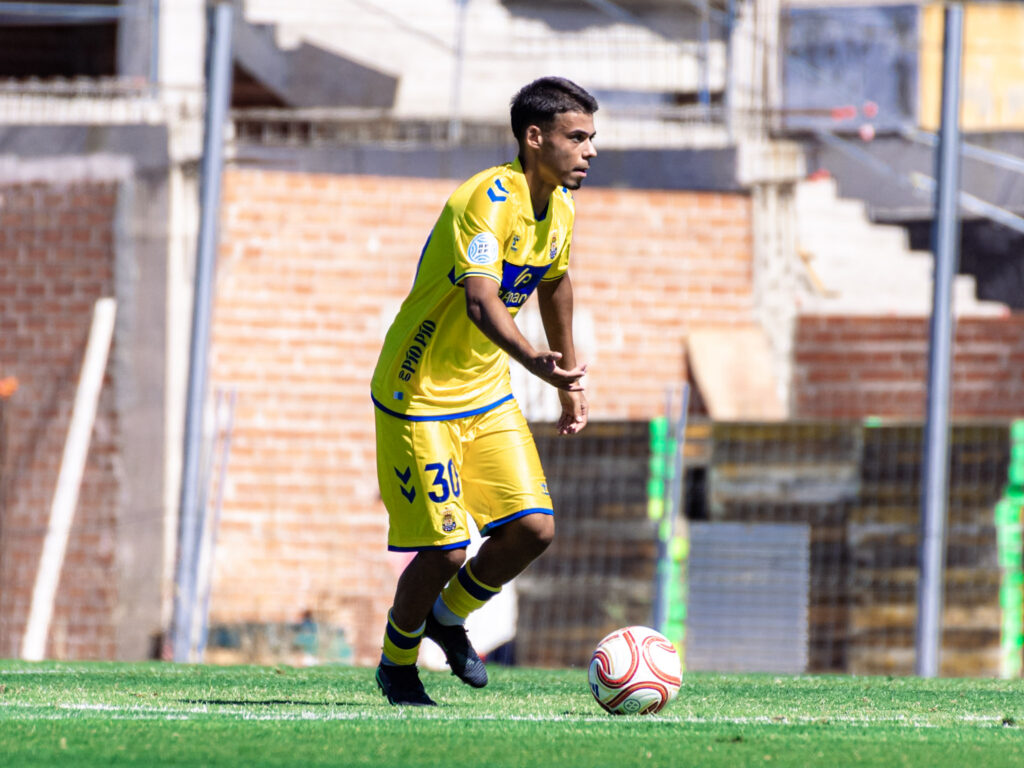 Darío Delgado Linares1 | udlaspalmas.NET Las Palmas Atlético consiguió una importantísima victoria en Linares para conseguir dejar atrás los fantasmas del inicio liguero. Vea las mejores fotos de Francisco Moro para udlaspalmas.NET.