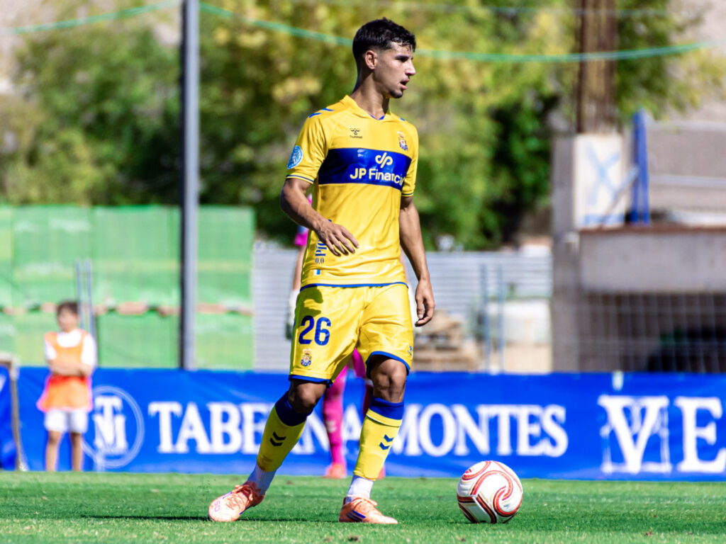 David Suárez Linares | udlaspalmas.NET Las Palmas Atlético consiguió una importantísima victoria en Linares para conseguir dejar atrás los fantasmas del inicio liguero. Vea las mejores fotos de Francisco Moro para udlaspalmas.NET.