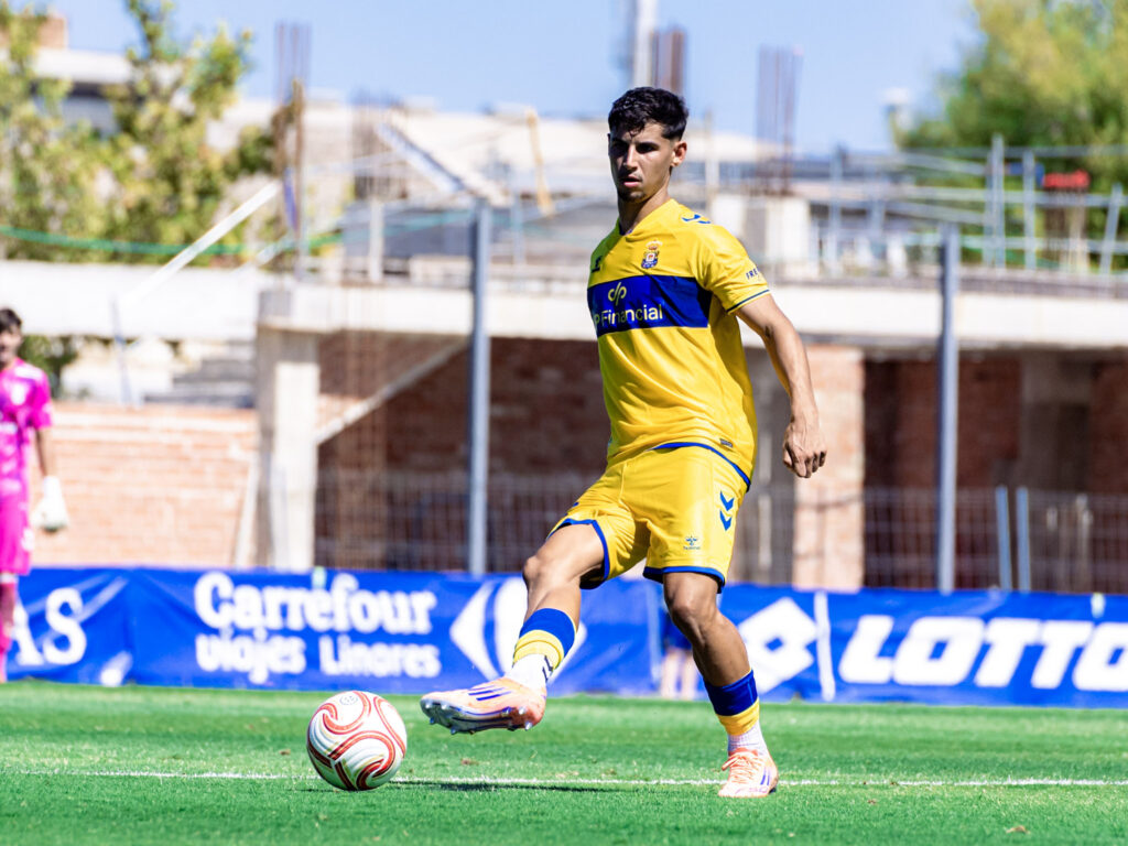 David Suárez Linares0 | udlaspalmas.NET Las Palmas Atlético consiguió una importantísima victoria en Linares para conseguir dejar atrás los fantasmas del inicio liguero. Vea las mejores fotos de Francisco Moro para udlaspalmas.NET.