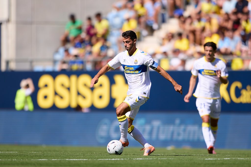 El mediocentro francés, uno de los capitanes y voz autorizada del vestuario de la Unión Deportiva Las Palmas, analizó la actualidad del conjunto grancanario antes de volver a los entrenamientos este mismo jueves. Diez puntos de quince posibles, la Unión Deportiva está haciendo un inicio de temporada notable a nivel de puntuación: "Es un buen