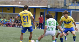 CRÓNICA | El filial no encuentra el camino al gol en su estreno (0-1)