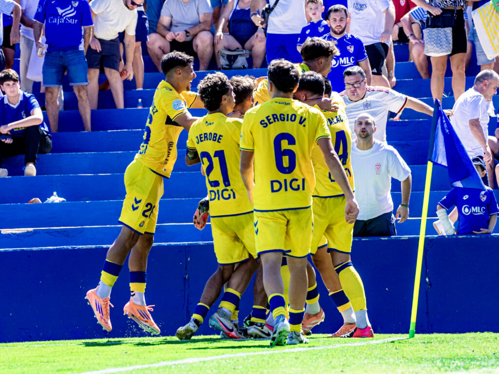 Grupo gol filial Linares | udlaspalmas.NET Las Palmas Atlético consiguió una importantísima victoria en Linares para conseguir dejar atrás los fantasmas del inicio liguero. Vea las mejores fotos de Francisco Moro para udlaspalmas.NET.