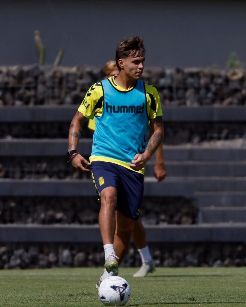 Jeremía Recoba entrenamiento0 | udlaspalmas.NET Rubén de la Barrera actualizó el parte médico de la Unión Deportiva Las Palmas y desveló que a expensas de los dos últimos entrenamientos, podrá contar con Álex Suárez y Nicholas Opoku. El centro de la defensa de la Unión Deportiva Las Palmas parece que poco a poco se va aliviando. La disponibilidad física de