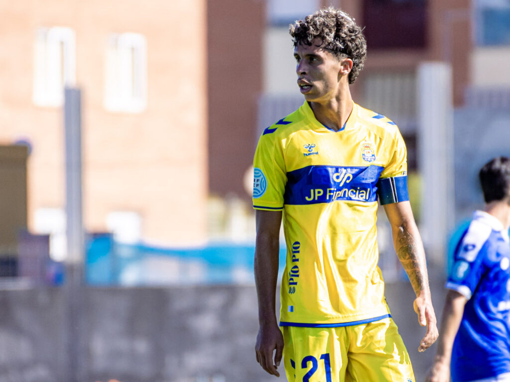 Jerobe Cáceres Linares0 | udlaspalmas.NET Las Palmas Atlético consiguió una importantísima victoria en Linares para conseguir dejar atrás los fantasmas del inicio liguero. Vea las mejores fotos de Francisco Moro para udlaspalmas.NET.