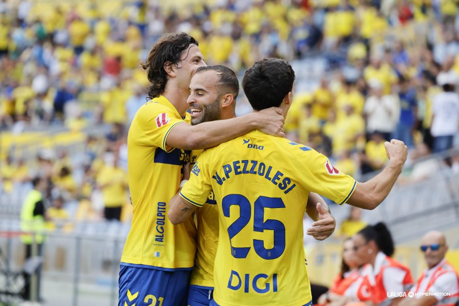 Jesé gol Burgos Valentín Pezzolesi dorsal 25 | udlaspalmas.NET El conjunto grancanario realizó una gran primera parte, quizás la mejor de la temporada, y se adelantó con un gol de Jesé Rodríguez. Una serie de errores en defensa permitieron el empate del Burgos, que acabó remontando el partido en el último minuto con otro fallo defensivo. Los amarillos dejaron escapar un partido que pudo