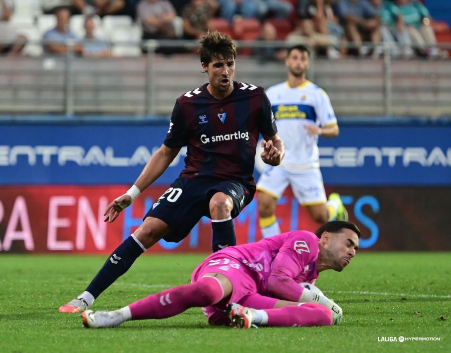 José Antonio Caro Eibar | udlaspalmas.NET José Antonio Caro hizo hincapié en el actual estado de ánimo de la afición de la Unión Deportiva Las Palmas y en cierta manera pide que cesen los pitos durante los partidos y que estos se produzcan, si son necesarios, al final del encuentro. "Fría". Así describe José Antonio Caro la actual relación entre el