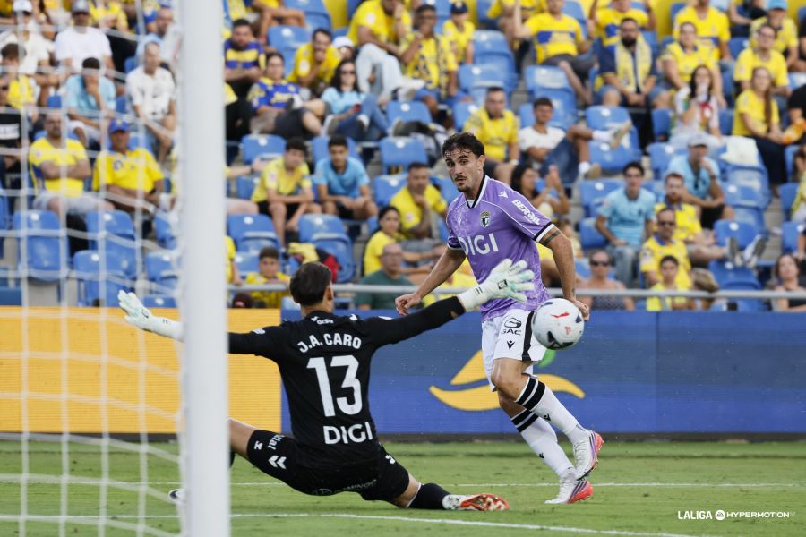 José Antonio Caro Valladolid | udlaspalmas.NET El conjunto grancanario realizó una gran primera parte, quizás la mejor de la temporada, y se adelantó con un gol de Jesé Rodríguez. Una serie de errores en defensa permitieron el empate del Burgos, que acabó remontando el partido en el último minuto con otro fallo defensivo. Los amarillos dejaron escapar un partido que pudo