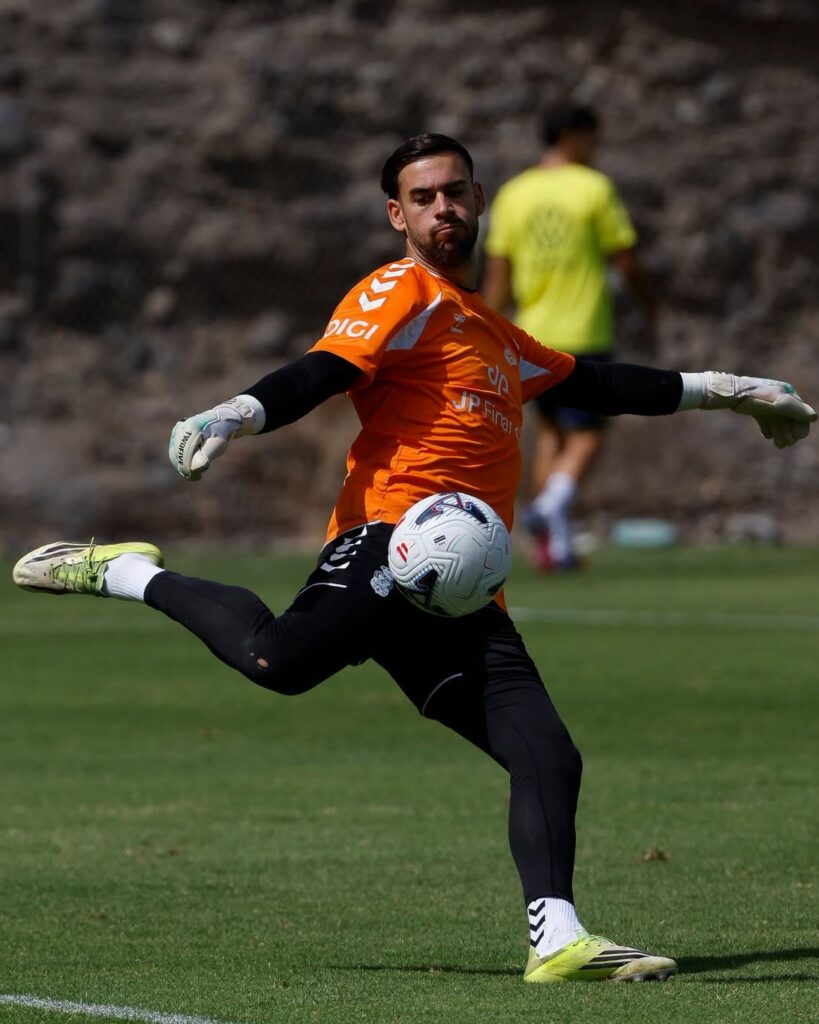 José Antonio Caro entrenamiento | udlaspalmas.NET El cancerbero onubense de la Unión Deportiva Las Palmas fue autocrítico con el partido de los amarillos en Eibar y asegura tener confianza en el trabajo que se está realizando. Nueva semana de trabajo para la Unión Deportiva, pero aún perdura la imagen mostrada en Eibar: "En el último partido entramos muy desconcentrados, no entramos