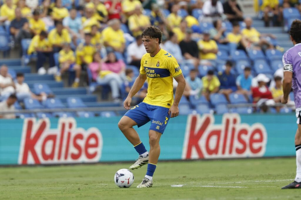 El central de la Unión Deportiva Las Palmas lleva desde el lunes fuera de la dinámica del conjunto grancanario y este jueves se ejercitará en Finlandia en el día previo a un nuevo partido de España Sub 21. Momento de pasar página para Juanma Herzog. Lo ocurrido contra el Burgos ya queda atrás y su