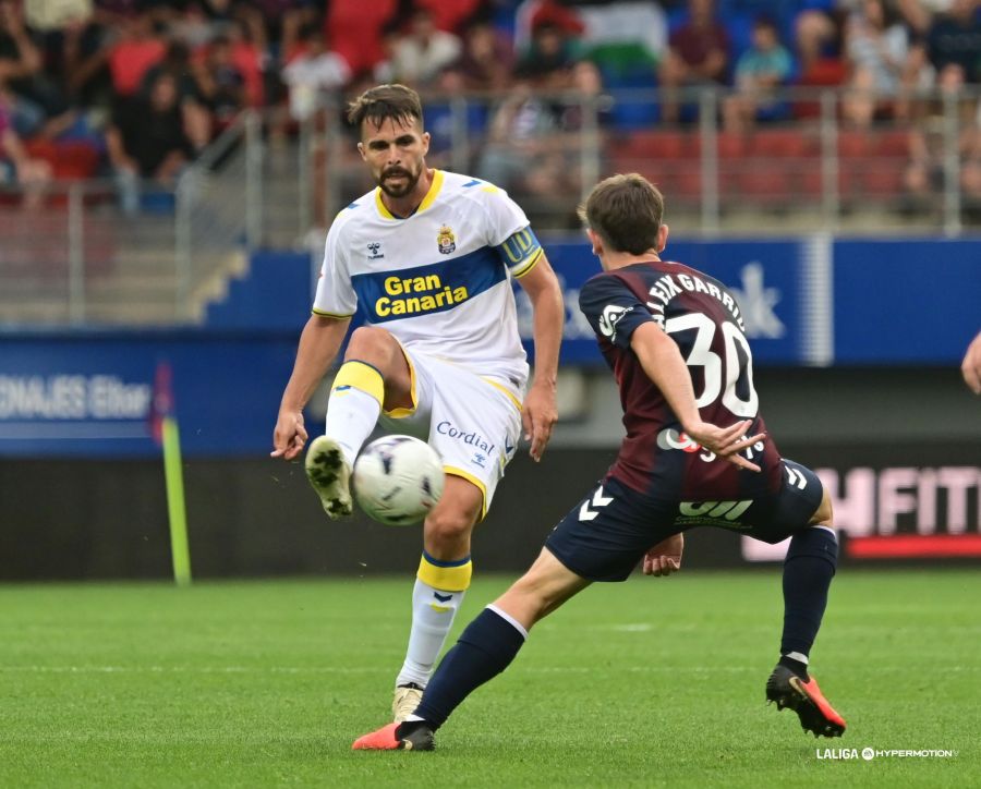La Unión Deportiva Las Palmas salió sin tensión competitiva a Ipurua y en menos de diez minutos ya iba perdiendo por dos goles y tuvo que ir todo el partido a remolque. Minuto diez de partido en Ipurua y la Unión Deportiva Las Palmas ya iba perdiendo 2-0 en Ipurua y además el resultado podía