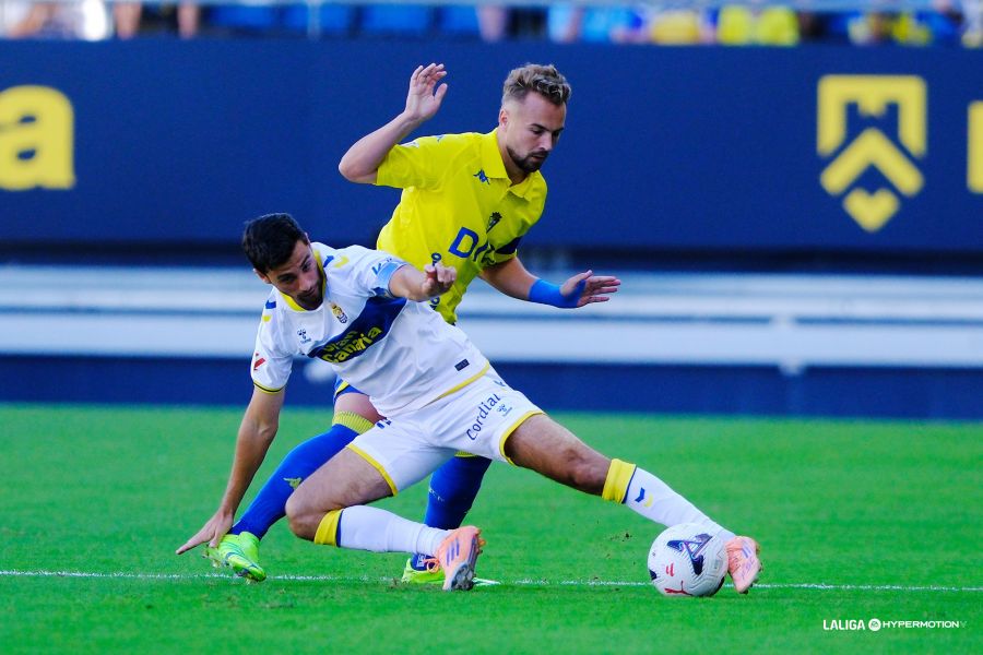 LAS NOTAS | Descubra las notas de los amarillos ante el Cádiz, en un partido eficaz de los grancanarios ante un Cádiz inofensivo. Caro (4). Inseguro. Nuevamente, como en Girona, casi vuelve a meter al rival en el partido. Tras el 0-1 se durmió y entregó un balón claro para el empate. Luego hizo una
