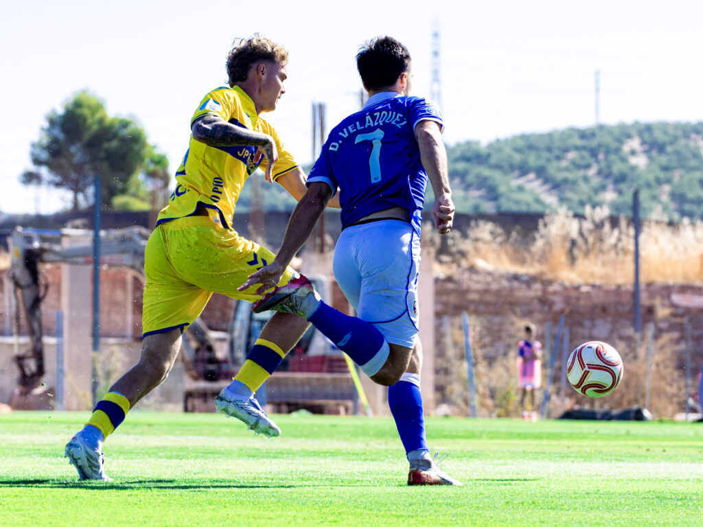 Ryan Luis Linares0 | udlaspalmas.NET Las Palmas Atlético consiguió una importantísima victoria en Linares para conseguir dejar atrás los fantasmas del inicio liguero. Vea las mejores fotos de Francisco Moro para udlaspalmas.NET.