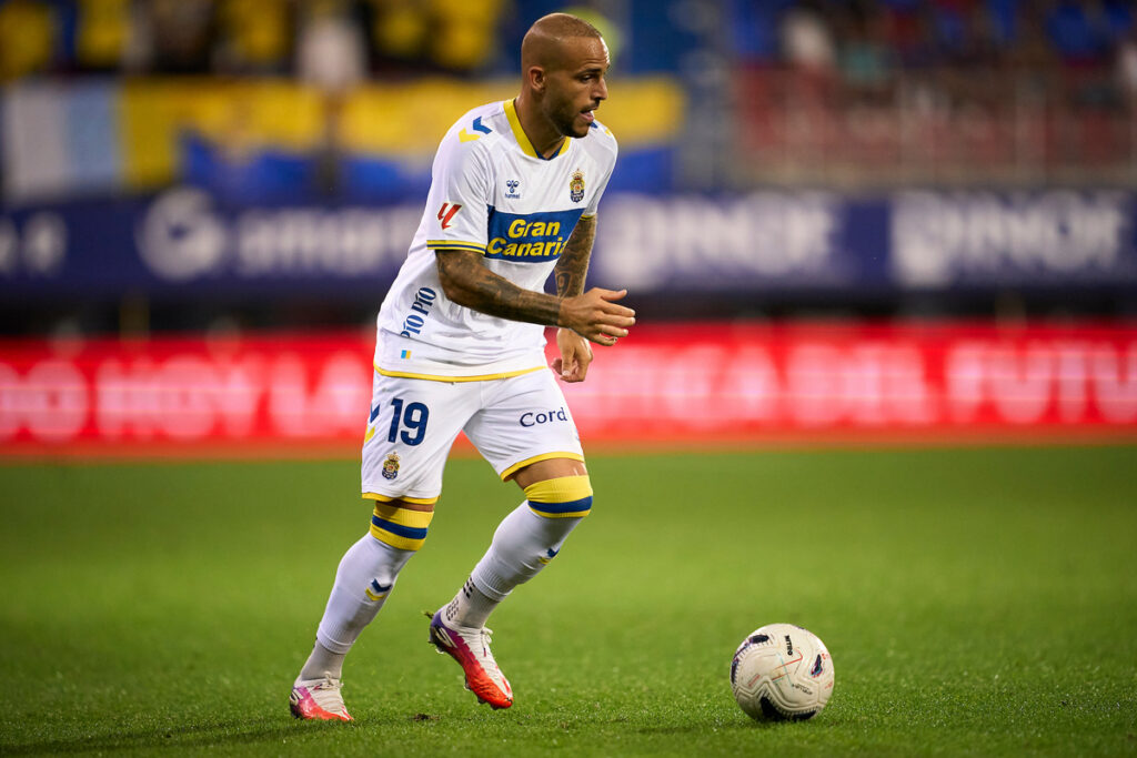 Sandro Ramírez Eibar | udlaspalmas.NET El atacante de la Unión Deportiva Las Palmas se ha perdido los últimos cuatro partidos ligueros y este viernes se le ha podido ver trabajando con el grupo por lo que su retorno comienza a ser plausible. Primer entrenamiento de Albert Sánchez con la Unión Deportiva Las Palmas y primera noticia positiva en lo que