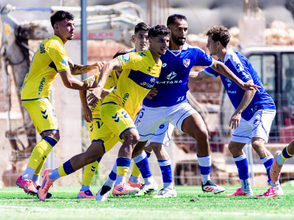 a6341a2c391b7ff5488d244e0046feec | udlaspalmas.NET Las Palmas Atlético consiguió una importantísima victoria en Linares para conseguir dejar atrás los fantasmas del inicio liguero. Vea las mejores fotos de Francisco Moro para udlaspalmas.NET.