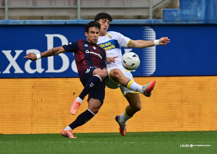 LAS NOTAS | Descubra las notas de los amarillos ante la Sociedad Deportiva Eibar, en la derrota por 3-2. Segunda derrota consecutiva de los de Rubén de la Barrera. Caro (5). Vendido. Poco pudo hacer en los goles del Eibar. Evitó algún gol, principalmente en el 1x1. Con los pases en largo no dio una.