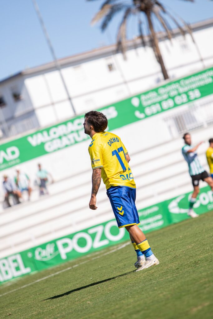 Las Palmas Atlético sufrió una dura derrota en su visita al Atlético Sanluqueño en un partido donde salió sin tensión competitiva y el partido se le puso cuesta arriba en menos de diez minutos. Vea las mejores fotos de Lucía Racero para udlaspalmas.NET.