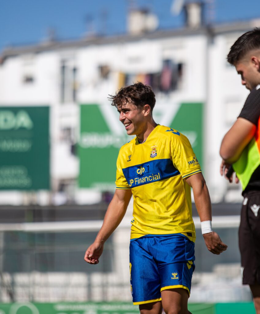 Las Palmas Atlético sufrió una dura derrota en su visita al Atlético Sanluqueño en un partido donde salió sin tensión competitiva y el partido se le puso cuesta arriba en menos de diez minutos. Vea las mejores fotos de Lucía Racero para udlaspalmas.NET.