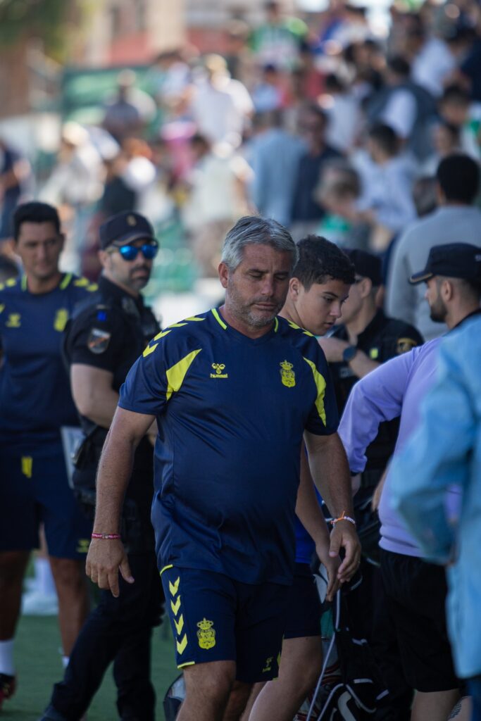 Las Palmas Atlético sufrió una dura derrota en su visita al Atlético Sanluqueño en un partido donde salió sin tensión competitiva y el partido se le puso cuesta arriba en menos de diez minutos. Vea las mejores fotos de Lucía Racero para udlaspalmas.NET.