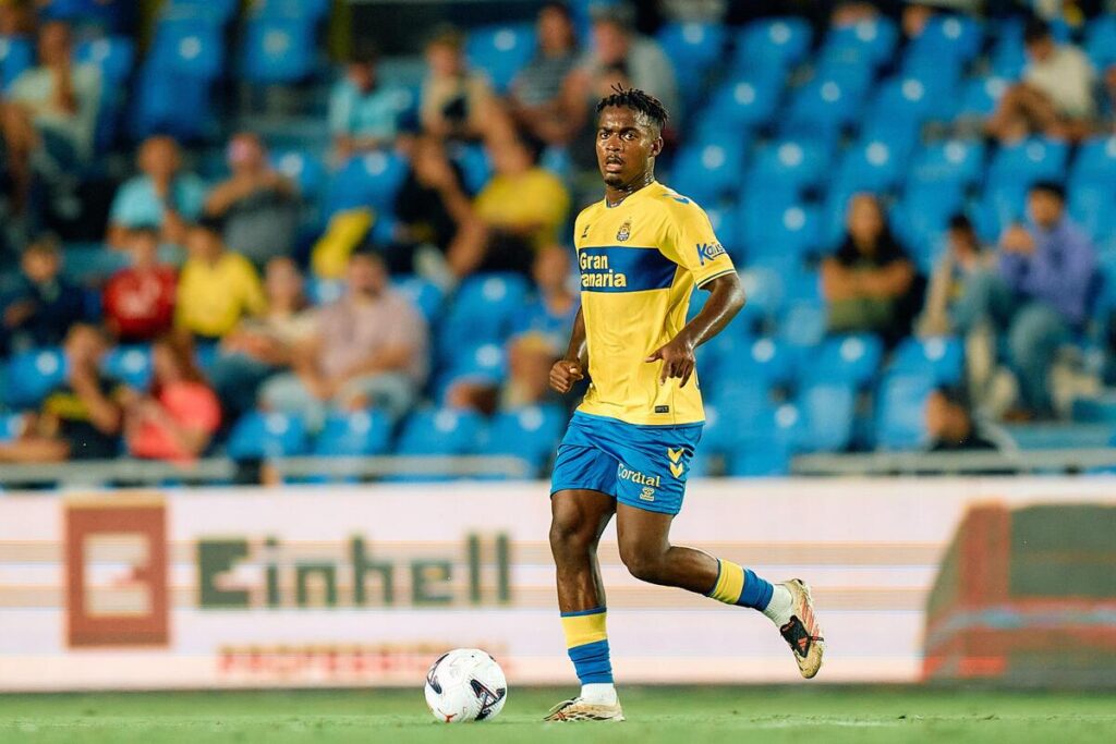 Parecía difícil pero la Unión Deportiva Las Palmas empeoró la imagen mostrada en Mallorca y las sensaciones no pueden ser peores. El estreno de la cuarta etapa de Juan Manuel Rodríguez no tuvo el efecto esperado y el conjunto grancanario cayó con estrépito ante un Castellón muy superior. Dos goles en dos acciones a balón