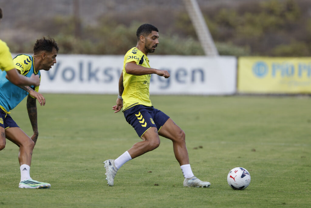 El conjunto grancanario jugará tres de los próximos cuatro partidos de LaLiga Hypermotion en el recinto de Siete Palmas, donde esta temporada únicamente ha conseguido una victoria. De nueve posibles puntos que la Unión Deportiva Las Palmas ha podido conquistar en el Estadio de Gran Canaria, el equipo de Rubén de la Barrera únicamente ha