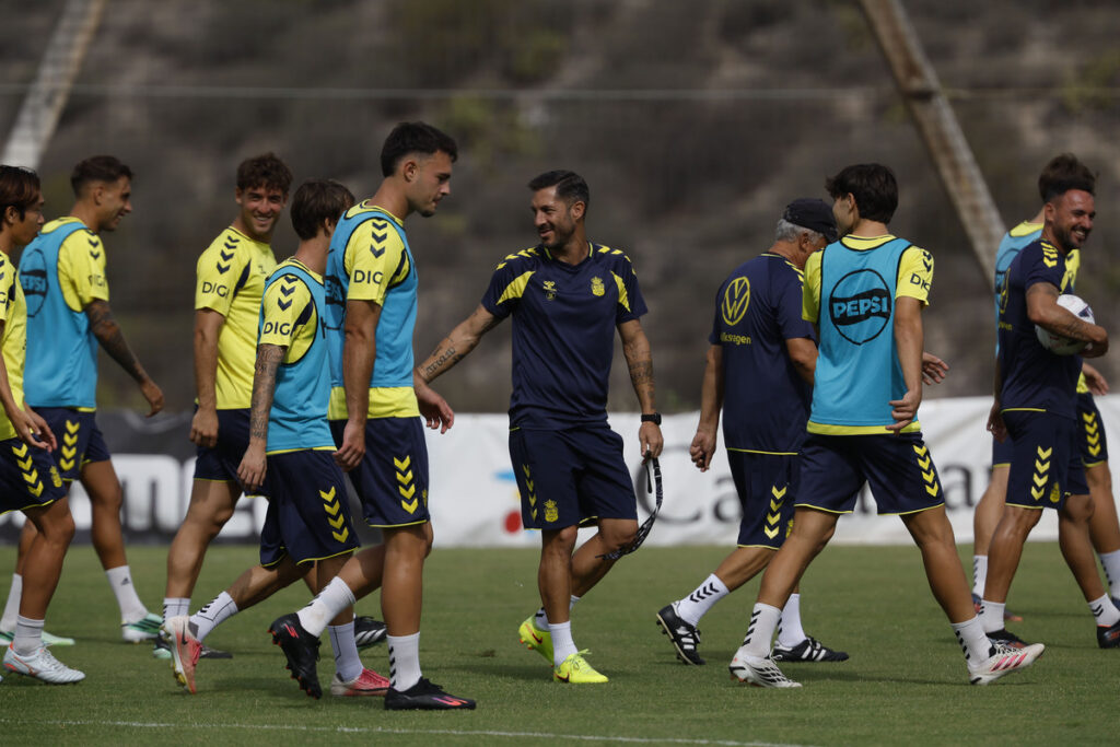 La Unión Deportiva Las Palmas afronta los dos próximos partidos en el Estadio de Gran Canaria y el conjunto grancanario necesita hacerse fuerte para dejar atrás la zona de descenso, ahora mismo a tres puntos. Ya estamos a mediados de octubre y estar a tres puntos de la zona de descenso a Primera Federación no