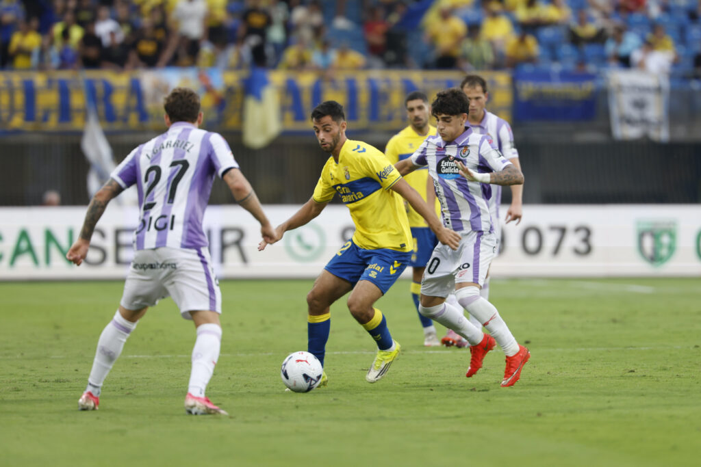 El recinto de Siete Palmas volvió a presentar la peor entrada de la temporada en un partido al cual únicamente acudieron 16.489 espectadores para presenciar el empate contra el Valladolid. Por tercera jornada consecutiva, el Estadio de Gran Canaria vuelve a presentar su peor entrada de la temporada. Aún en octubre, con casi ya dos