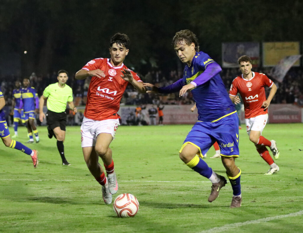 Los jugadores de la Unión Deportiva Las Palmas se mostraron satisfechos tras conseguir el pase a la segunda ronda de la Copa del Rey, donde el representativo ya espera rival para una eliminatoria que se disputará a inicios del mes de diciembre. Kirian Rodríguez, autor de los dos primeros goles de la Unión Deportiva, reconoce