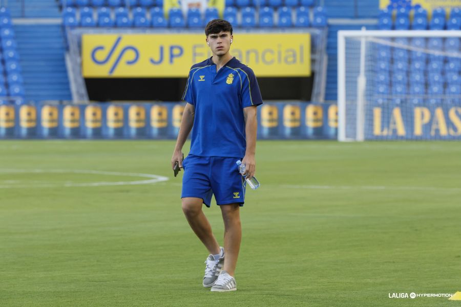 La Unión Deportiva Las Palmas confirmó este jueves la lesión del mediocentro pacense, que estará al menos unas tres o cuatro semanas alejado de los terrenos de juego. Iñaki González sufre su primera lesión importante desde que esta inmerso, con ficha o sin ella, con el primer equipo de la Unión Deportiva Las Palmas. El