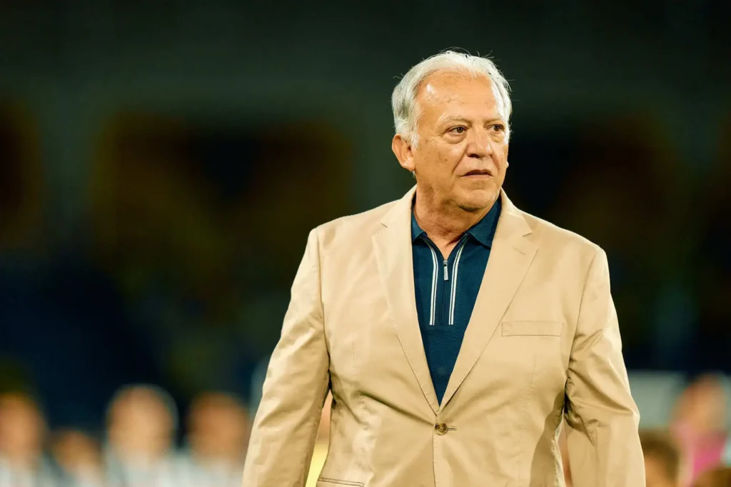 El técnico de la Unión Deportiva Las Palmas recalcó la importancia del aspecto mental para resumir la derrota del conjunto grancanario. Se mostró disgustado por haber encajado los dos primeros goles a balón parado. La situación de la Unión Deportiva Las Palmas es crítica. Este sábado, nueva derrota contra el Castellón: "Hemos iniciado el partido