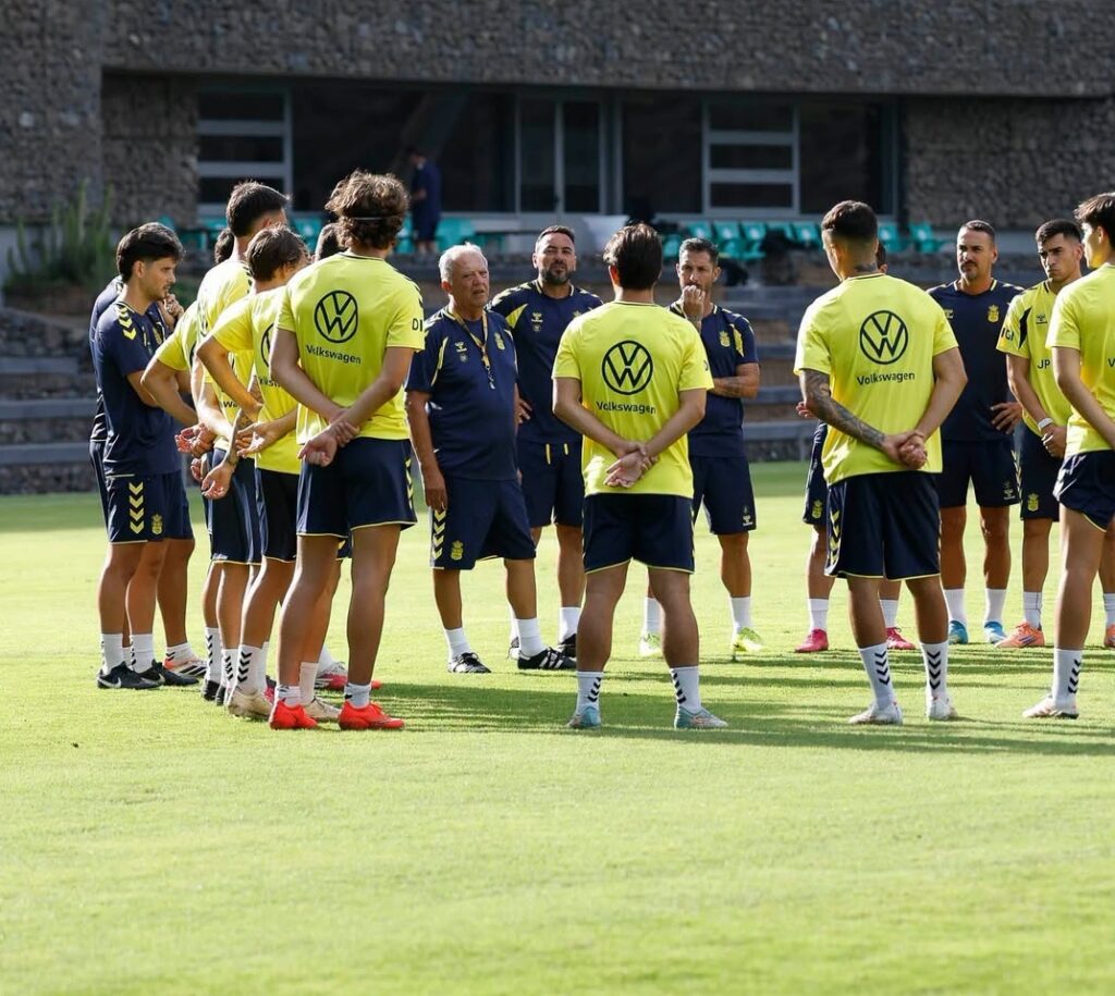 El nuevo entrenador de la Unión Deportiva Las Palmas dejó claro que es un hombre de club y asegura que no hay fecha ni nada parecido sobre su estancia como entrenador del primer equipo. Juan Manuel Rodríguez llega a esta cuarta etapa como entrenador del primer equipo de la Unión Deportiva Las Palmas en situación