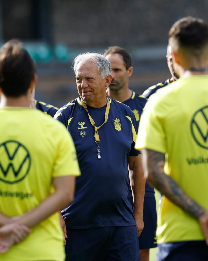 El nuevo entrenador de la Unión Deportiva Las Palmas recalca que quiere buscar un equilibrio para poder conseguir los resultados que saquen al conjunto grancanario de la actual situación. ¿Qué es jugar bien? Esa frase tan repetida en el mundo del fútbol y que suele hacerse cuando un equipo consigue más resultados que un juego