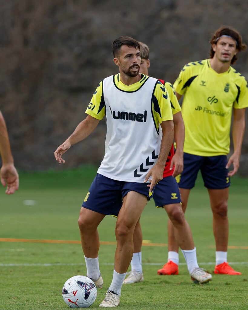 Kirian Rodríguez entrenamiento | udlaspalmas.NET El capitán de la Unión Deportiva Las Palmas es autocrítico con su juego tras un inicio de temporada donde ha estado lejos del nivel que ha llegado a mostrar en el conjunto grancanario. Capitán y uno de los mejores jugadores de la Unión Deportiva Las Palmas, la exigencia futbolística hacia Kirian Rodríguez está a la