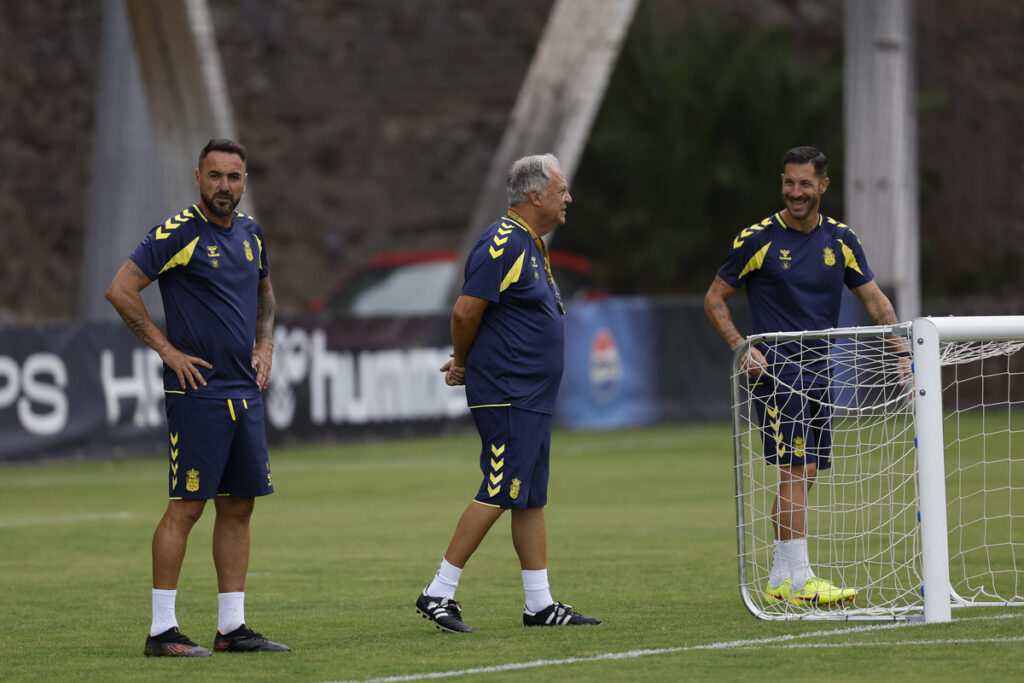 El entrenador de la Unión Deportiva Las Palmas fue preguntado una vez más por la etiqueta que el club le puso en el comunicado oficial el día de su ascenso al primer equipo. Este sábado comenzará a rodar el esférico en la cuarta y nueva etapa de Juan Manuel Rodríguez al frente del primer equipo