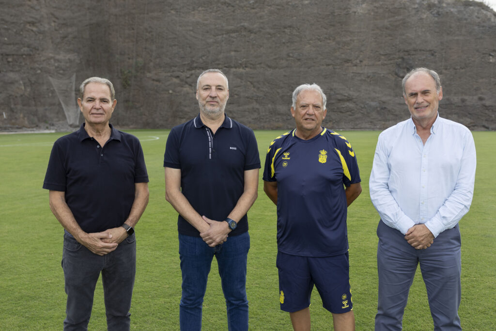 Nicolás Ortega Miguel Ángel Ramírez Juan Manuel Rodríguez y Rafa Méndez | udlaspalmas.NET Miguel Ángel Ramírez analizó la actualidad de la Unión Deportiva Las Palmas tras el despido de Rubén de la Barrera y la llegada de Juan Manuel Rodríguez. Por el momento, parece que la entidad amarilla no busca entrenador. Semanas de transición o temporada de transición. Este lunes, la Unión Deportiva Las Palmas optó por despedir