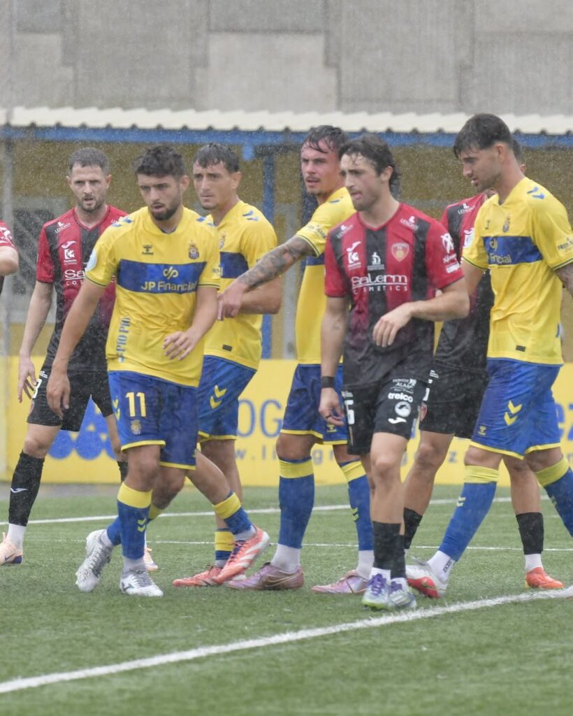 El conjunto grancanario concluye la séptima jornada de la Segunda Federación como penúltimo clasificado pero a tan solo dos puntos de la permanencia en la cuarta categoría del fútbol español. Aún queda muchísima tela que cortar para Las Palmas Atlético. El filial de la Unión Deportiva Las Palmas realizó este domingo contra el Puente Genil