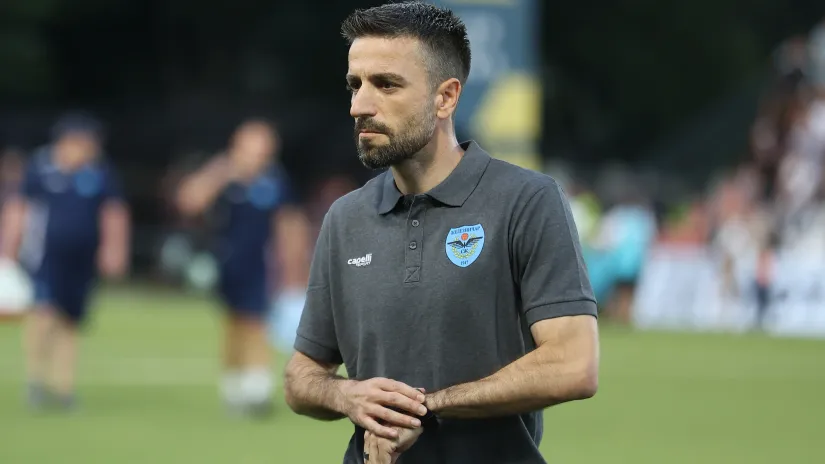 Radomir Kokovic | udlaspalmas.NET Según Ángel García de Cazurreando, el técnico serbio sería una de las opciones que estaría manejando la Unión Deportiva Las Palmas para el banquillo. Actualmente dirige al Železničar Pančevo en la primera categoría del fútbol serbio. La Unión Deportiva Las Palmas busca entrenador. Más allá de las palabras de Miguel Ángel Ramírez, la entidad grancanaria