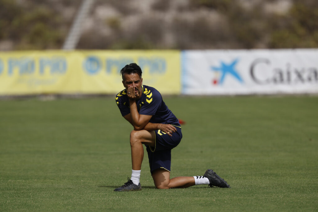 Rubén de la Barrera entrenamiento | udlaspalmas.NET El entrenador de la Unión Deportiva Las Palmas asegura estar tranquilo con la actual situación deportiva del equipo y no quiere considerarse víctima de la planificación deportiva o del exceso de bajas. El ruido externo en la Unión Deportiva Las Palmas indican que el partido de este domingo contra el Mallorca no es un partido