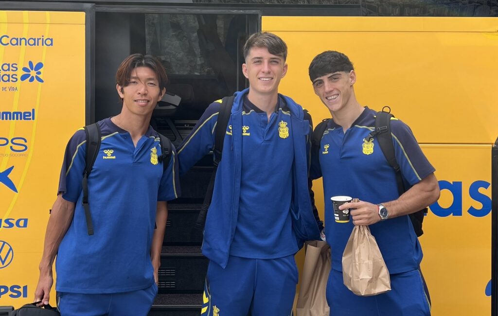 Taisei Miyashiro Mateo Acimovic y Valentín Pezzolesi guagua | udlaspalmas.NET El entrenador de la Unión Deportiva Las Palmas desplaza un total de 24 jugadores - tendrá que hacer un descarte - para el partido de este domingo en Mallorca. Aimar Domínguez y Jorge Cruz se estrenan en una convocatoria oficial con el primer equipo. 24 jugadores se ha llevado Rubén de la Barrera para el