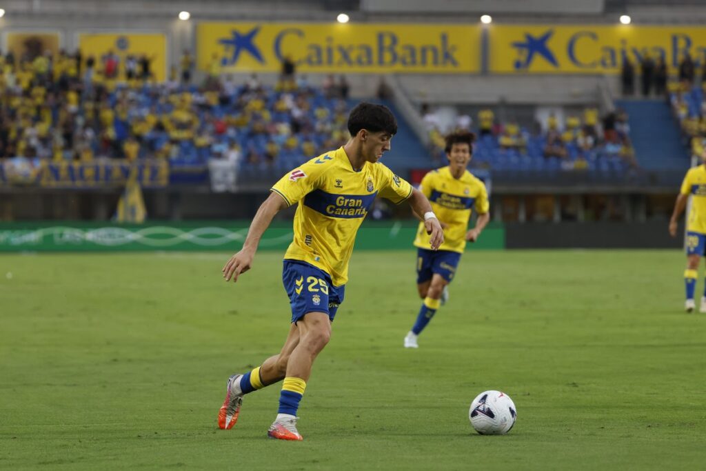 Valentín Pezzolesi Valladolid | udlaspalmas.NET El lateral derecho de la Unión Deportiva Las Palmas se mostró muy contento por su continuidad en el primer equipo y reconoció haber recibido llamadas desde la federación del fútbol argentino. Junto a José Antonio Caro, Valentín Pezzolesi ha completado todos los minutos de LaLiga Hypermotion: "Muy contento de tener esta oportunidad y de poder