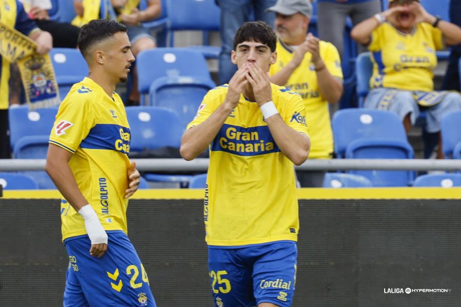 Valentín Pezzolesi gol Valladolid | udlaspalmas.NET Los jugadores de la Unión Deportiva Las Palmas se mostraron disgustados por el empate conseguido contra el Real Valladolid tras adelantarse en el marcador y condenarse una vez con errores propios. Primer gol con el primer equipo de la Unión Deportiva Las Palmas, pero Elías Romero no se fue contento: "Es un orgullo, llevo muchos