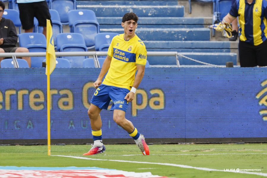 Valentín Pezzolesi gol Valladolid0 | udlaspalmas.NET Valentín Pezzolesi y Elías Romero fueron los autores de los goles de la Unión Deportiva Las Palmas en una tarde donde los errores individuales volvieron a condenar al representativo. Las Palmas mejoró en la segunda parte. Adrián Rodríguez debuta con el primer equipo de la Unión Deportiva. Dos cambios realizó Rubén de la Barrera respecto