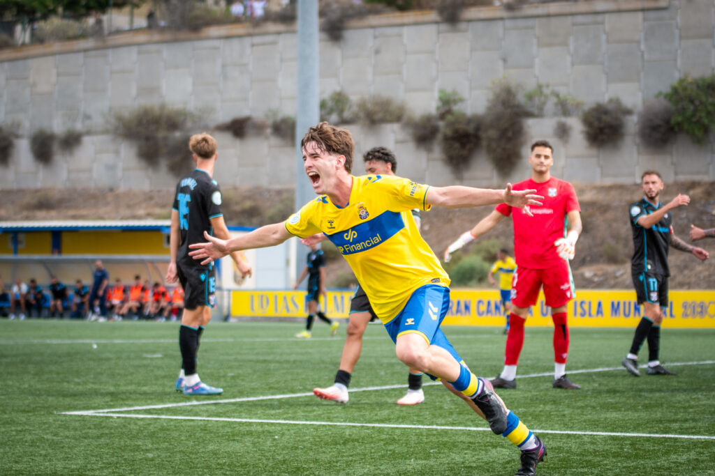 image00004 | udlaspalmas.NET El mediocentro ofensivo de Las Palmas C está siendo uno de los nombres propios en estos primeros meses de la competición en la cadena de filiales de la Unión Deportiva Las Palmas. Los primeros compases de las competiciones en las distintas etapas de la cadena de filiales deja nombres propios en la mayoría de los